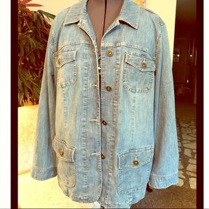 FASHIONABLE THIGH LENGTH DENIM JACKET